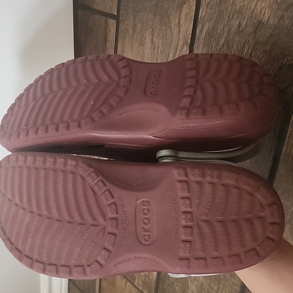 Texas A&M Aggie Maroon Silver Crocs Size XL Men 10-11 Women 12-14 - Picture 6 of 8